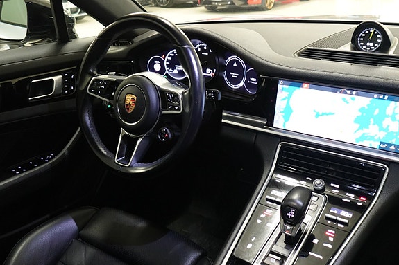 Porsche Panamera 4 9 of 30