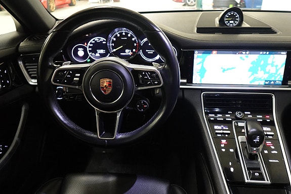 Porsche Panamera 4 8 of 30
