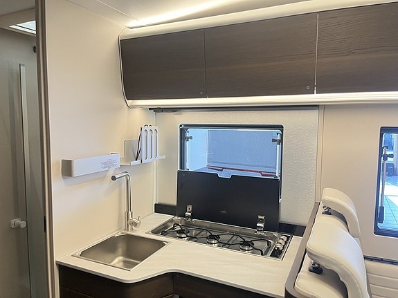 Adria CORAL SUPREME 670 SL (2027 PÅ PLATS+ALDE Diesel+Aut 180hk+Full LED) 17 of 29