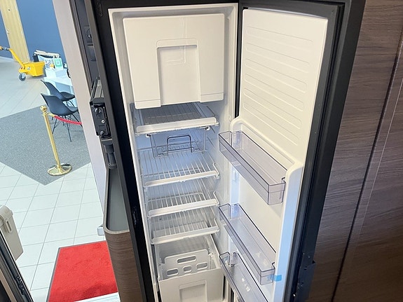 Adria CORAL SUPREME 670 SL (2027 PÅ PLATS+ALDE Diesel+Aut 180hk+Full LED) 19 of 29