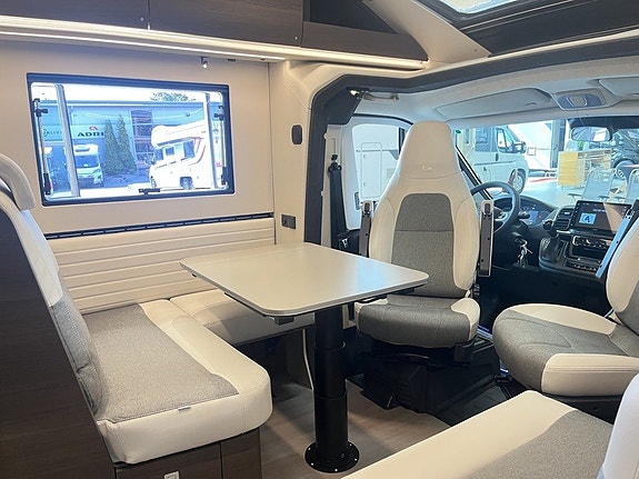 Adria CORAL SUPREME 670 SL (2027 PÅ PLATS+ALDE Diesel+Aut 180hk+Full LED) 11 of 29