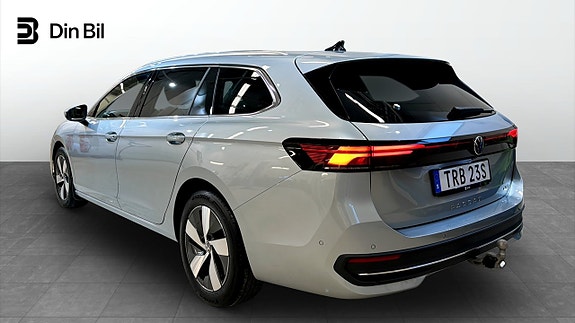 Volkswagen Passat 3 of 23