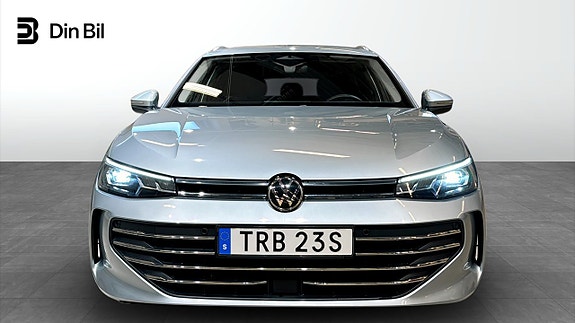 Volkswagen Passat 4 of 23