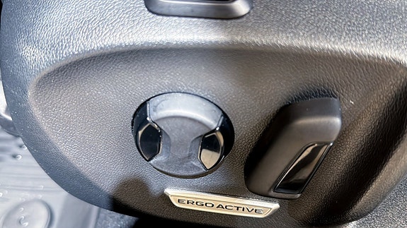 Volkswagen Passat 17 of 23