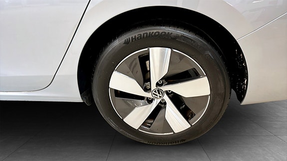 Volkswagen Passat 6 of 23