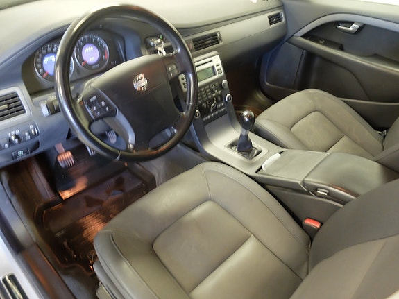 Volvo V70 7 of 9