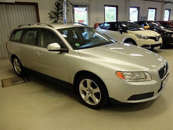 Volvo V70 3 of 9