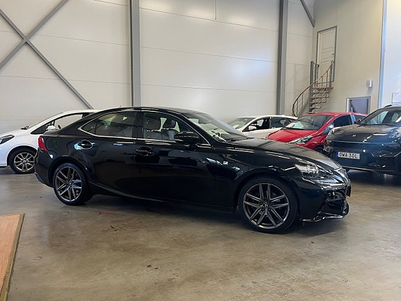 Lexus IS250 2 of 18