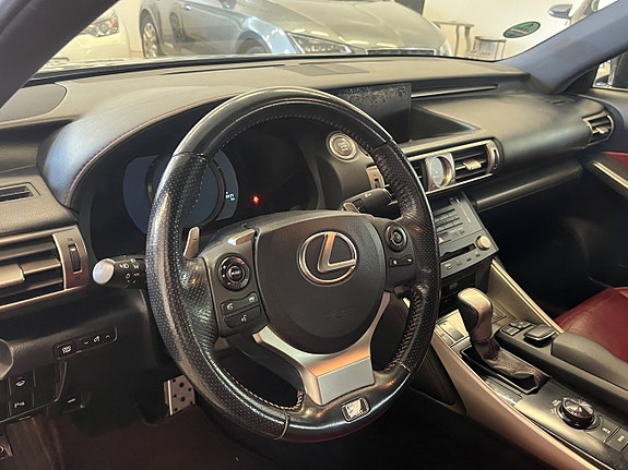 Lexus IS250 13 of 18
