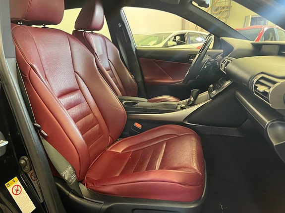 Lexus IS250 11 of 18