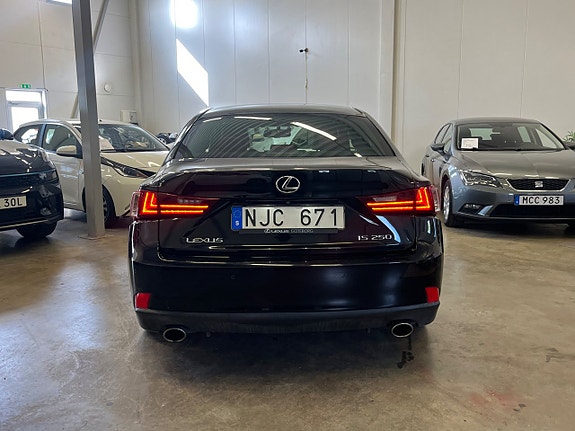 Lexus IS250 8 of 18