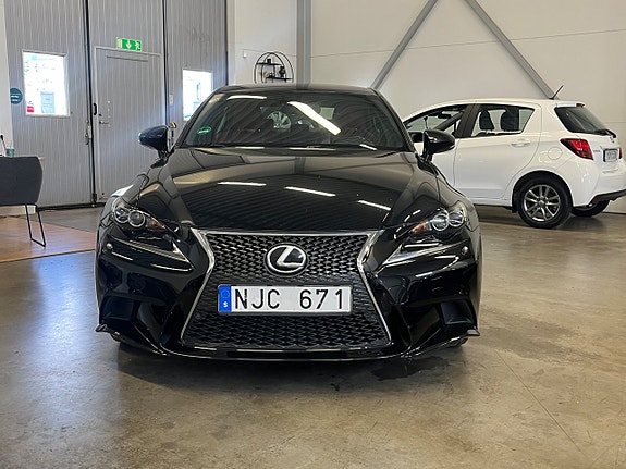 Lexus IS250 4 of 18