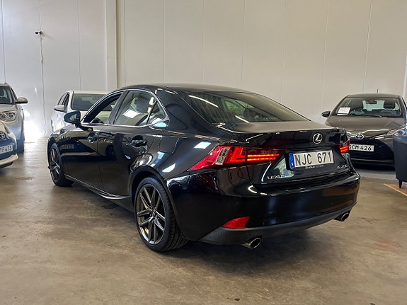Lexus IS250 7 of 18