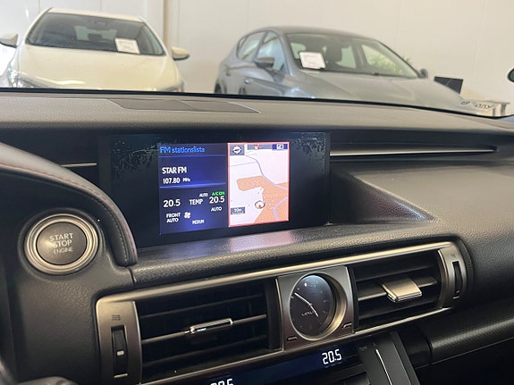 Lexus IS250 15 of 18