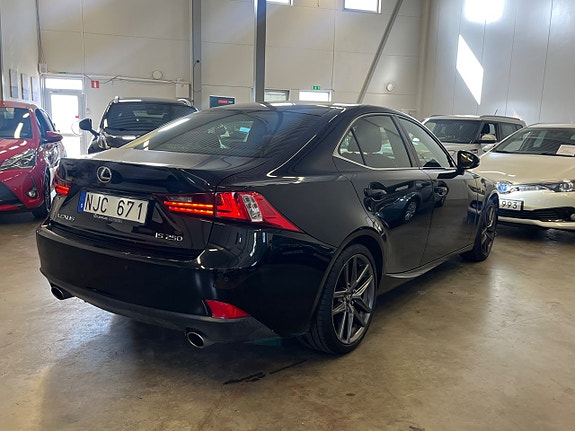 Lexus IS250 9 of 18