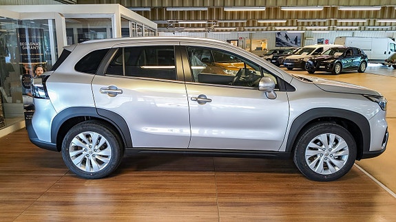 Suzuki S-Cross 5 of 7
