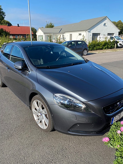 Volvo V40 2 of 5