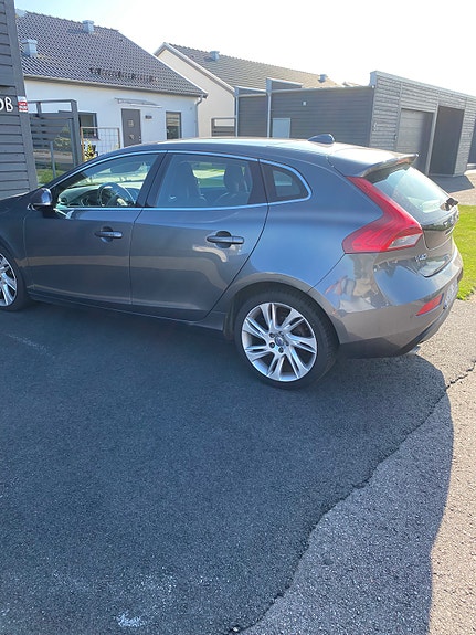 Volvo V40 4 of 5