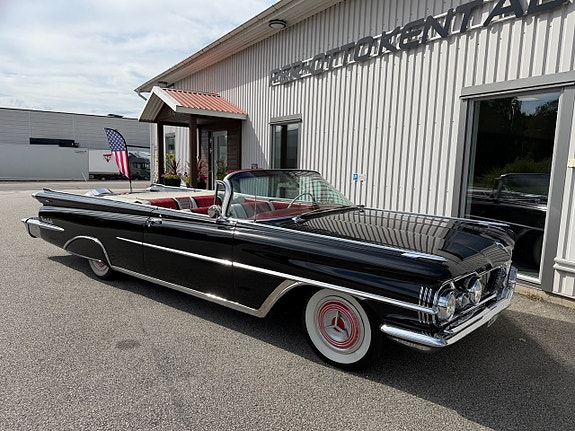 Oldsmobile Ninety-Eight 4 of 20