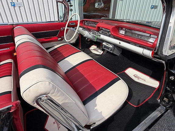 Oldsmobile Ninety-Eight 13 of 20
