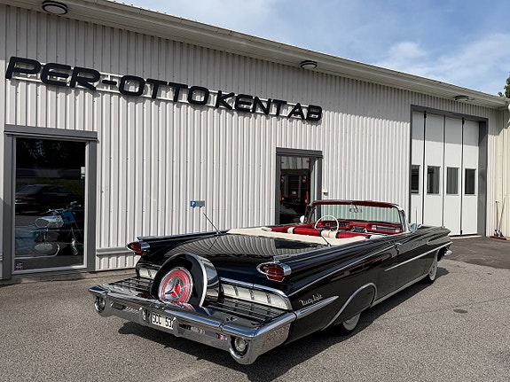 Oldsmobile Ninety-Eight 8 of 20