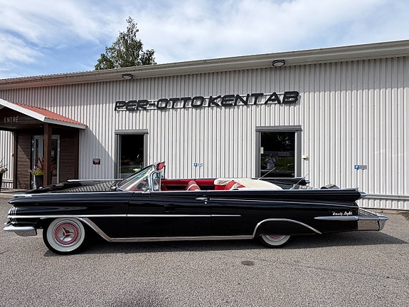 Oldsmobile Ninety-Eight 5 of 20