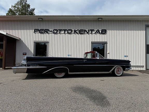 Oldsmobile Ninety-Eight 6 of 20