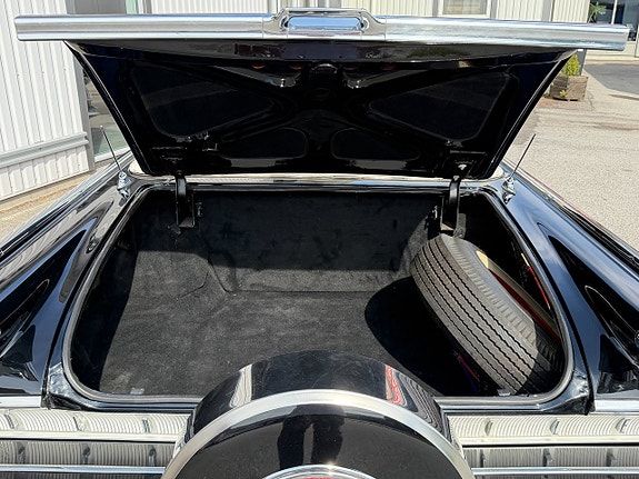 Oldsmobile Ninety-Eight 17 of 20