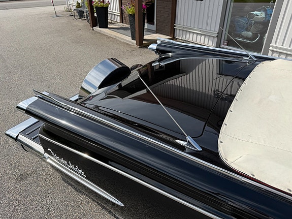 Oldsmobile Ninety-Eight 10 of 20
