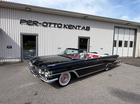 Oldsmobile Ninety-Eight 3 of 20