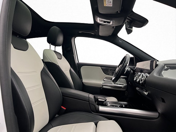 Mercedes-Benz GLA220 d 28 of 30