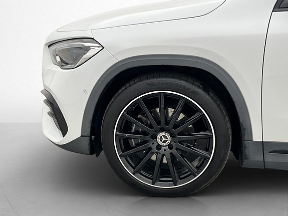 Mercedes-Benz GLA220 d 30 of 30
