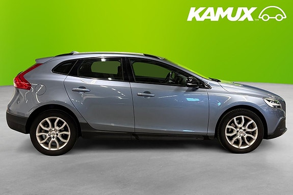 Volvo V40 Cross Country 2 of 24