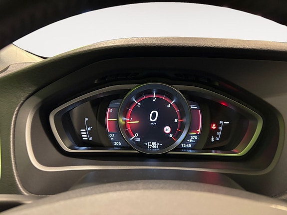 Volvo V40 Cross Country 11 of 24