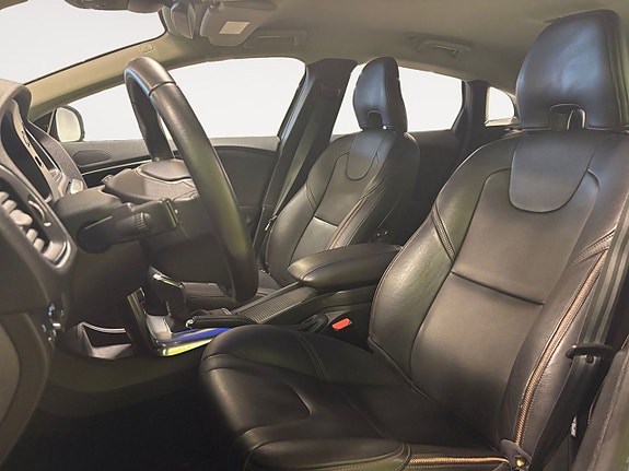Volvo V40 Cross Country 8 of 24