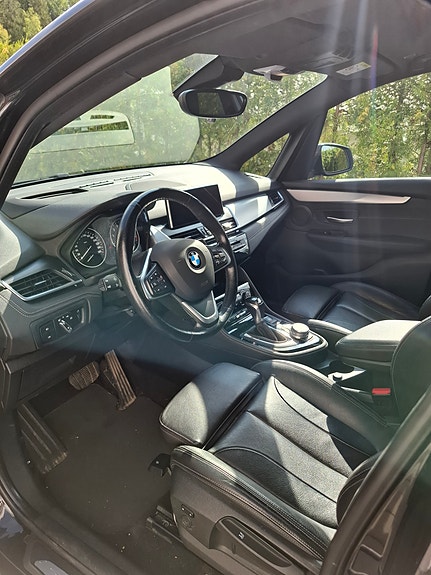 BMW 225xe 9 of 12