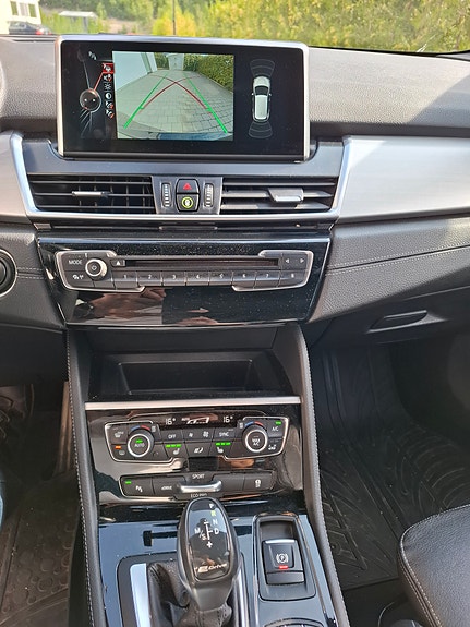 BMW 225xe 6 of 12