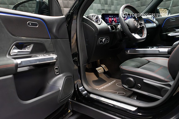 Mercedes-Benz GLB220 d 15 of 26