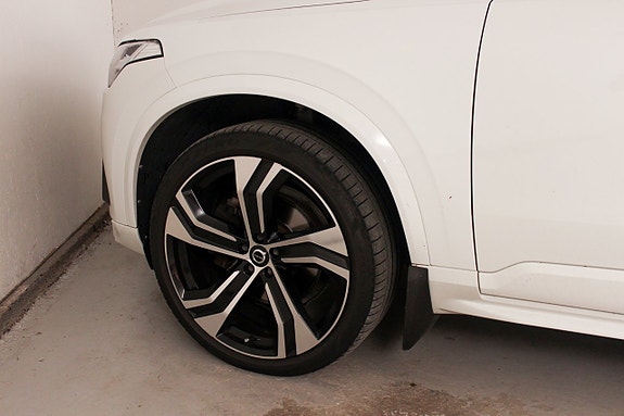 Volvo XC90 11 of 21