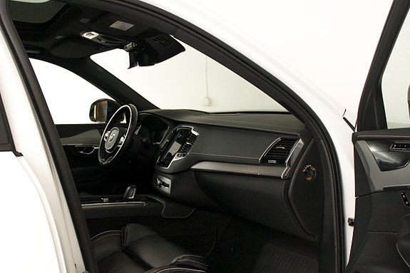 Volvo XC90 17 of 21
