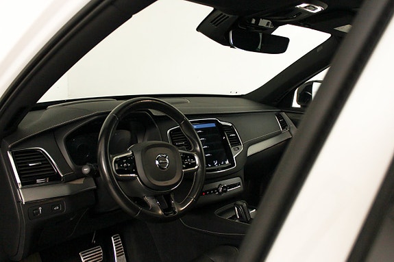 Volvo XC90 14 of 21