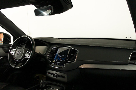 Volvo XC90 16 of 21