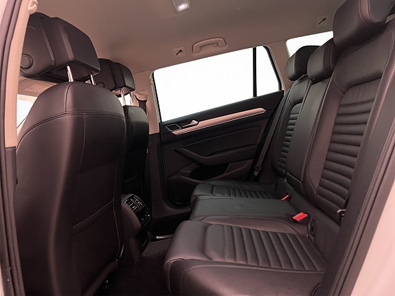 Volkswagen Passat Alltrack 17 of 30