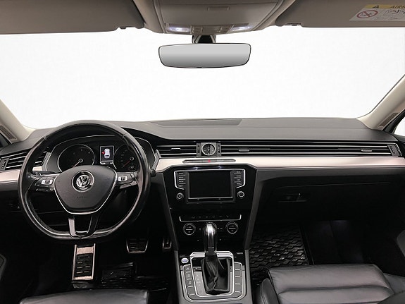 Volkswagen Passat Alltrack 14 of 30