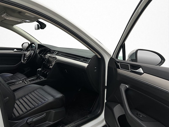 Volkswagen Passat Alltrack 25 of 30