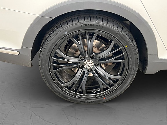 Volkswagen Passat Alltrack 29 of 30