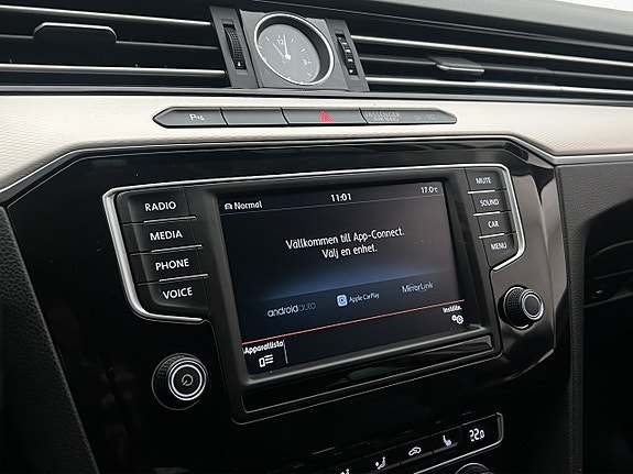 Volkswagen Passat Alltrack 19 of 30
