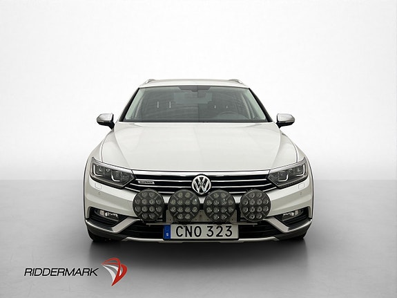 Volkswagen Passat Alltrack 2 of 30