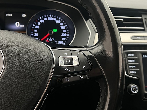 Volkswagen Passat Alltrack 22 of 30