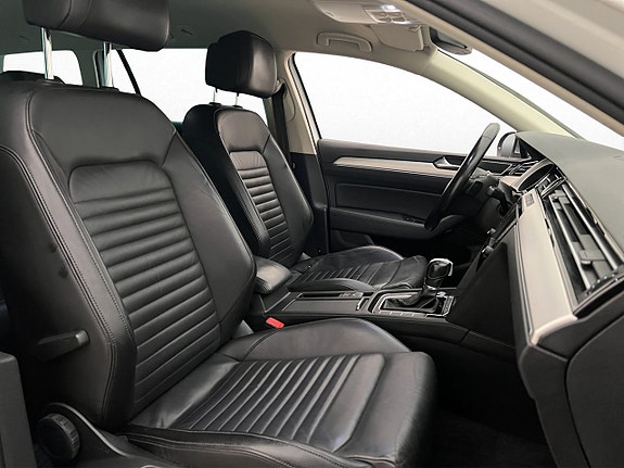 Volkswagen Passat Alltrack 16 of 30